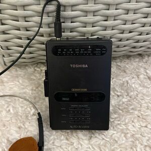 Toshiba KT-4049 Personal Stereo Cassette Player FM/AM Radio Vintage